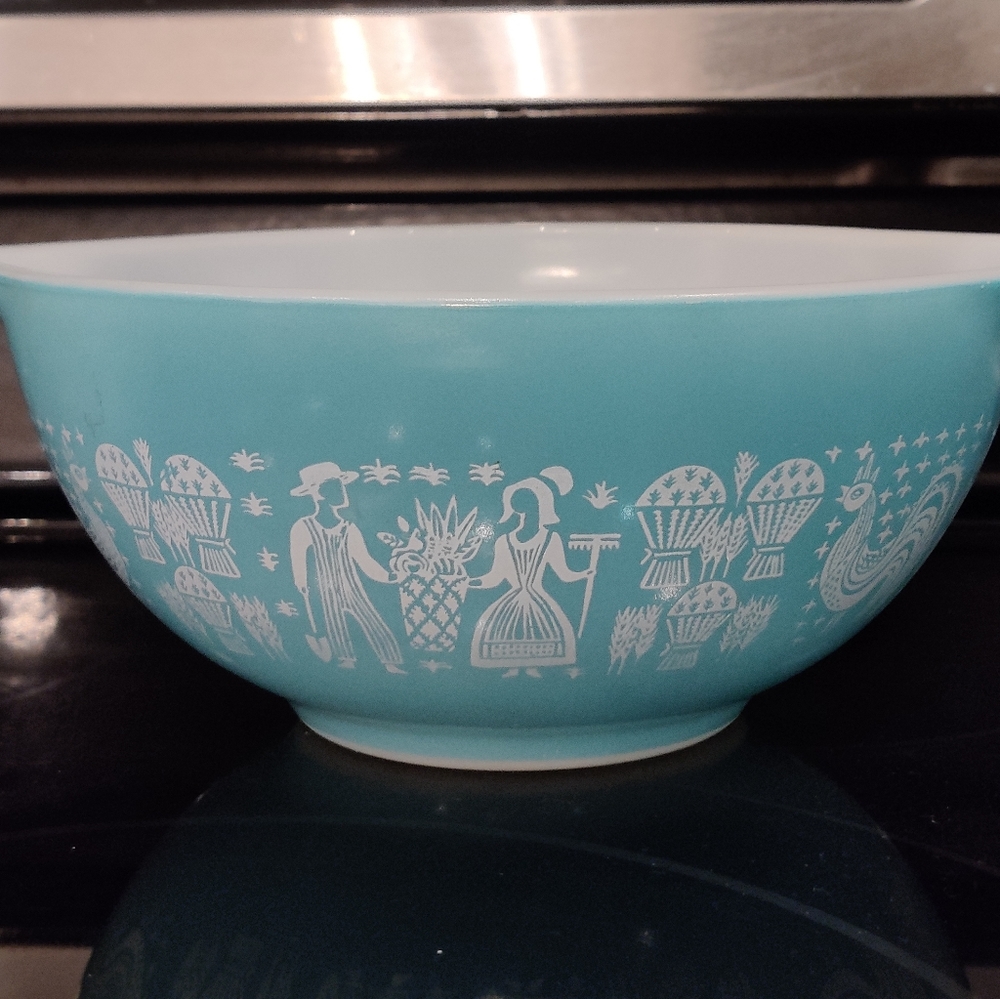 Vintage 50s Turquoise Amish Butterprint Pyrex Bowl - Picture 2 of 10